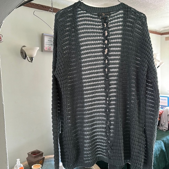 Women’s green sweater - Picture 1 of 2